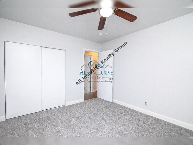 Building Photo - Charming 2 Bedroom 1 Bath! Half Off One Mo...