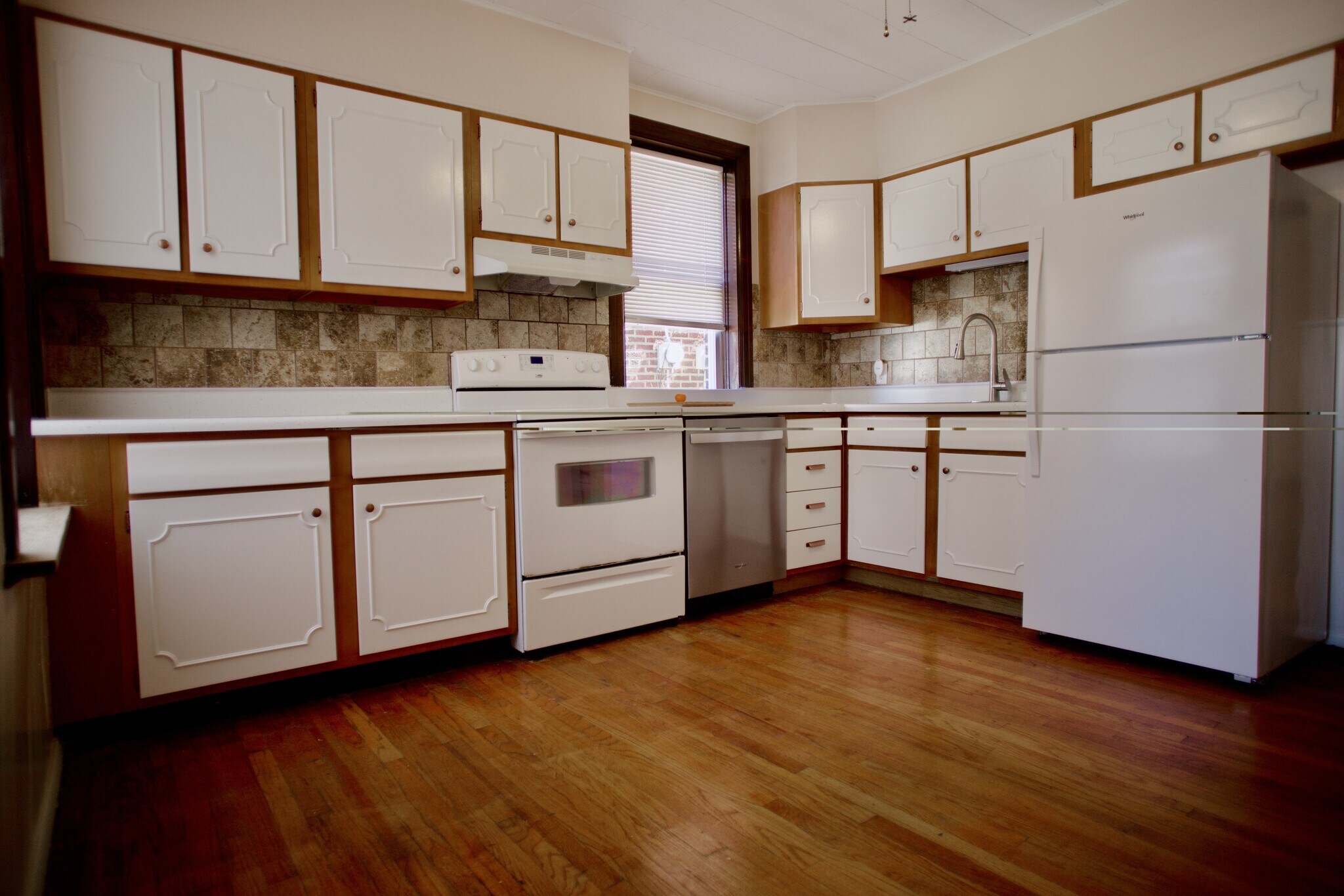 Building Photo - 3927 Dunnica Ave