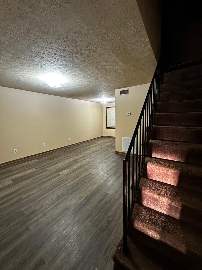 Building Photo - 89 Meadowgreen Dr