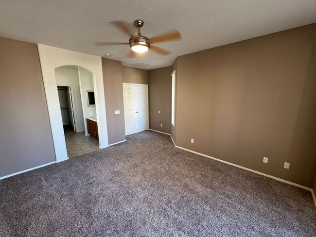 Building Photo - 1522 E Ebony Pl