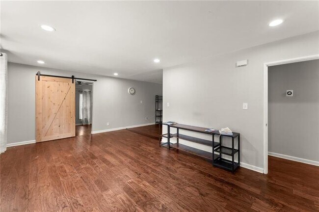 Building Photo - 2756 Gresham Rd S E
