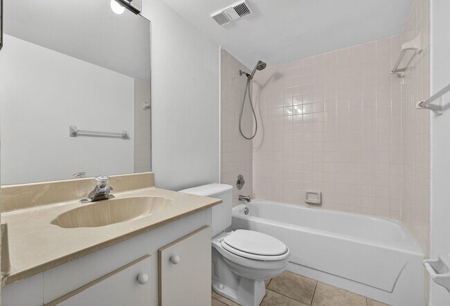 Building Photo - 612 Executive Center Dr