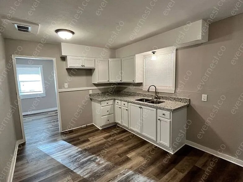 Building Photo - 4207 Azalea Dr