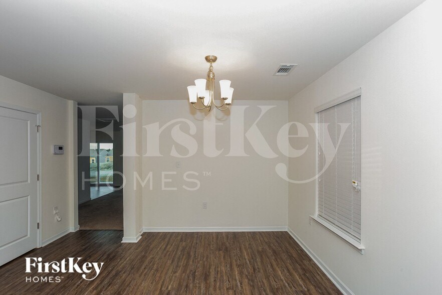 Building Photo - 3282 Runneymede Street SW