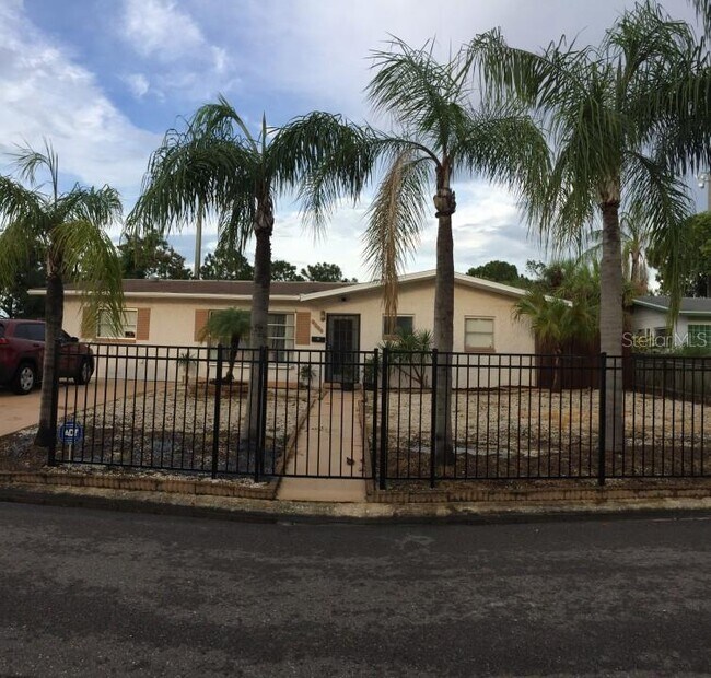 Building Photo - 3680 Whiting Dr SE