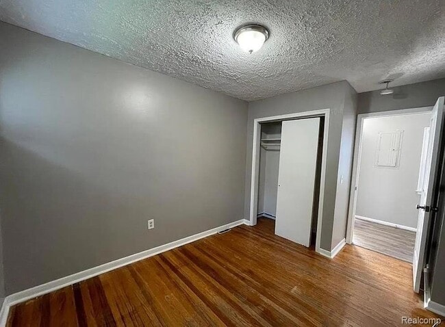 Building Photo - 902 E Windemere Ave