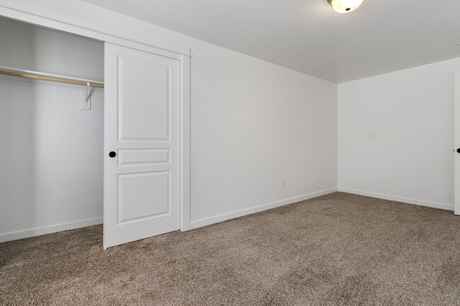 Building Photo - 10102 W Brownstone Dr