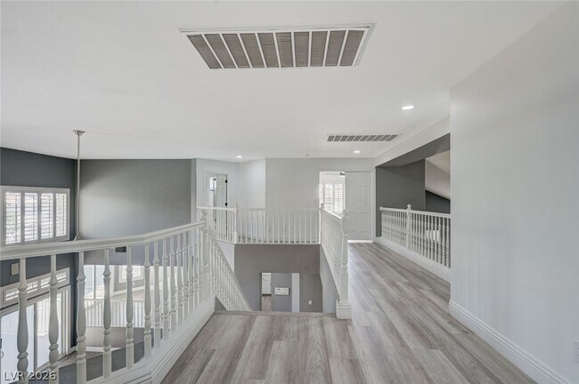 Building Photo - 3800 Beacon Point St