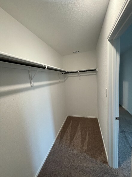 Building Photo - 13727 Barn Door