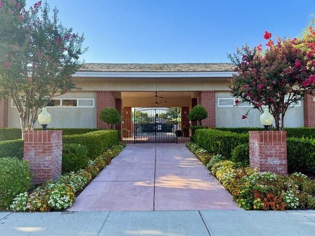 Building Photo - 1304 Torulosa Dr