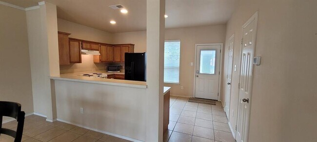 Building Photo - 8007 Ellinger Ln