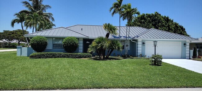 Primary Photo - 9583 SE Little Club Way S