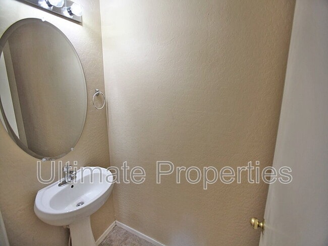 Building Photo - 12915 W Lawrence Ct