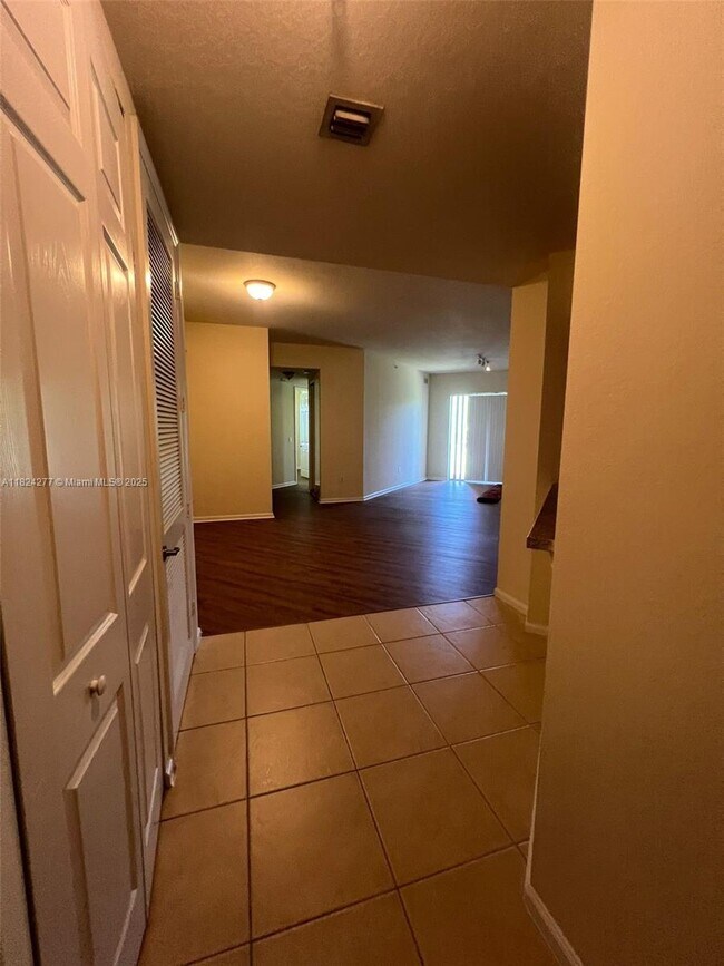 Building Photo - 3500 Oaks Clubhouse Dr