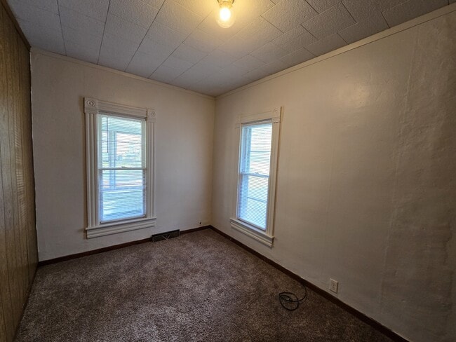 Building Photo - 307 Riehl St