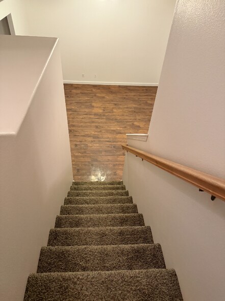 Building Photo - 1319 W Hasket Cir