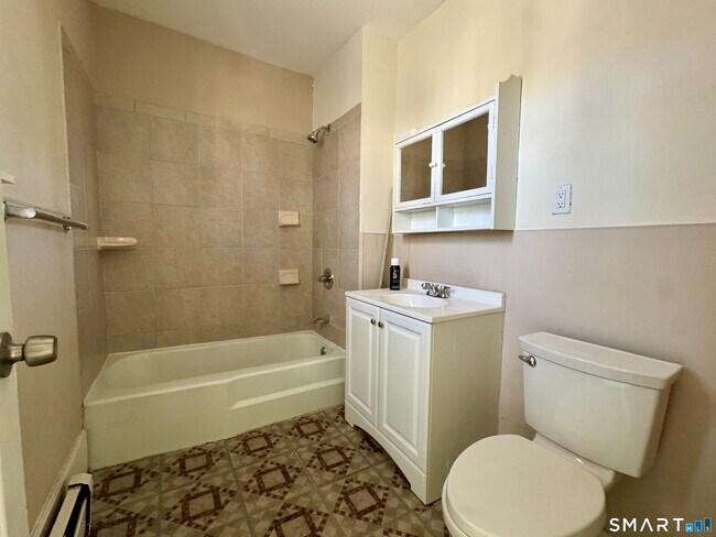 Building Photo - 182 Sheridan St