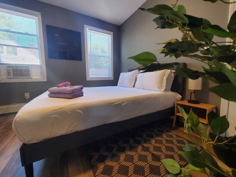 Building Photo - 30 Maynard St