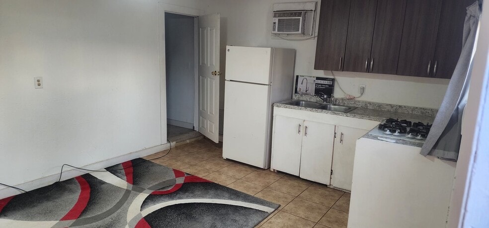Building Photo - 3502 W Lone Cactus Dr