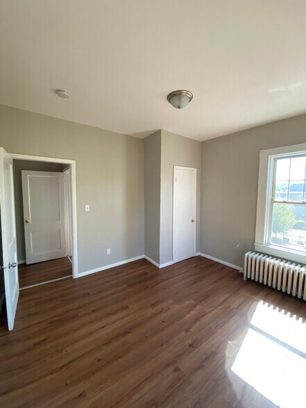 Building Photo - 445 Albany Ave