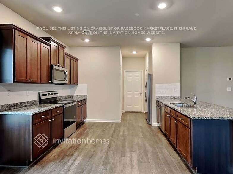 Building Photo - 204 Oliver Dr