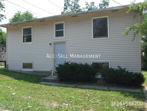 Building Photo - 530 Hall St SE