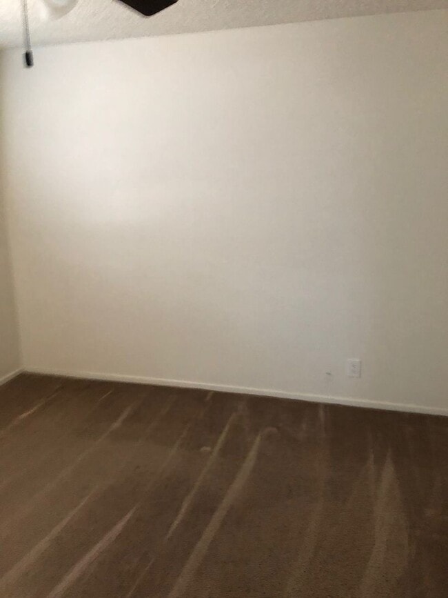 Building Photo - 3 BEDROOM APPLE VALLEY HOME