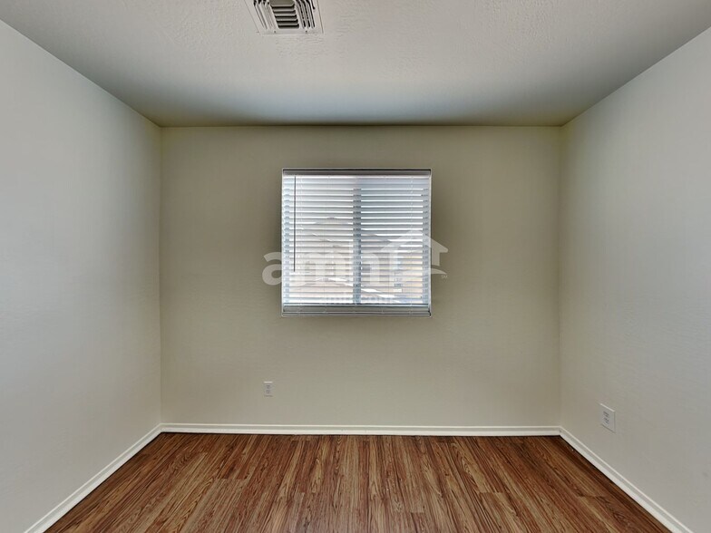 Building Photo - 5211 W Warner St