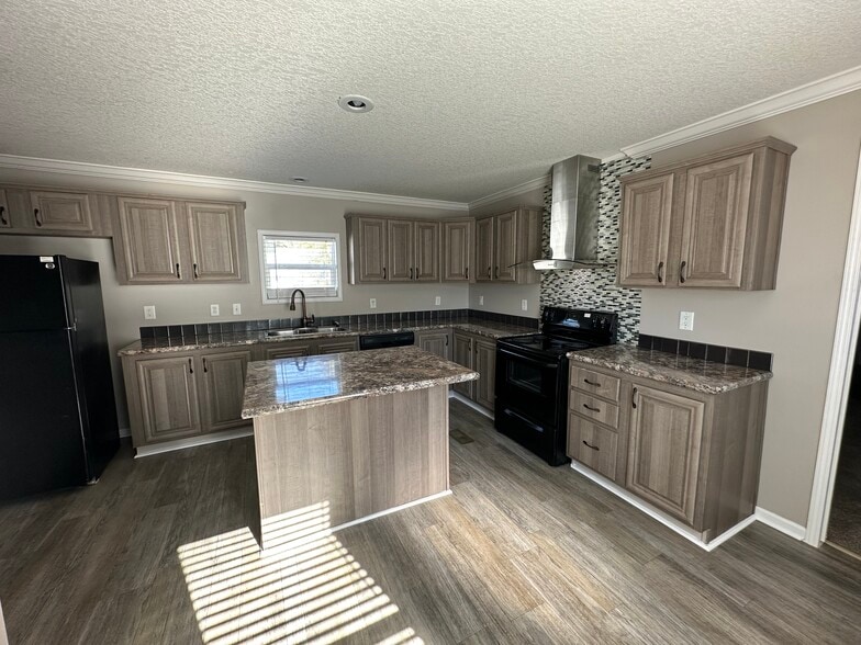 Building Photo - The Breakers