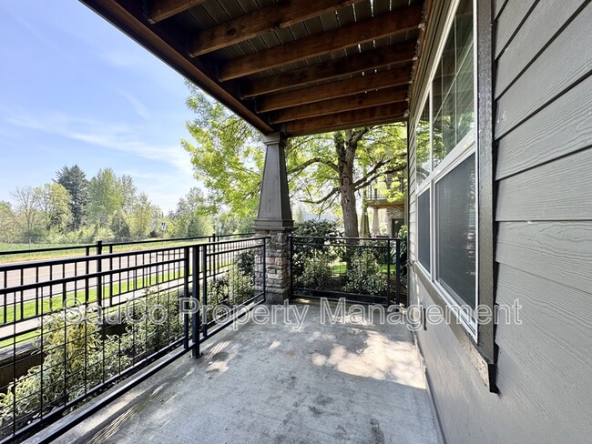 Building Photo - 616 NE Adwick Dr