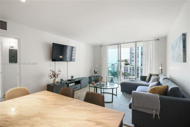 Building Photo - 1155 Brickell Bay Dr