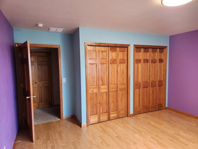 Building Photo - 103 Lilac Ave