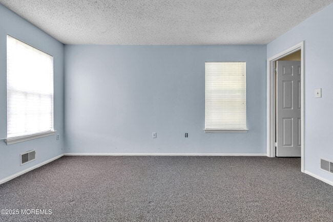Building Photo - 2106 Grassy Hollow Dr