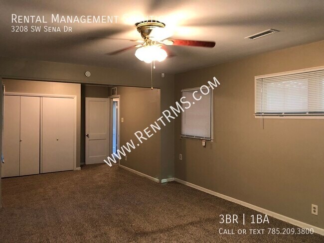 Building Photo - 3208 SW Sena Dr