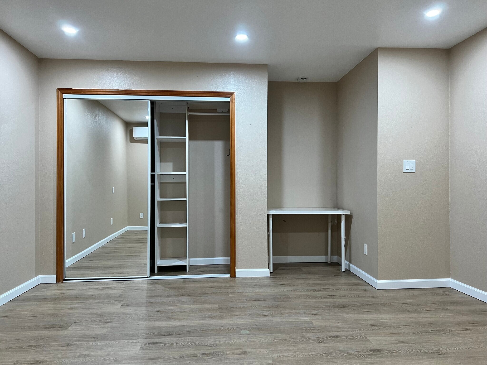 Building Photo - 1871 Peach Pl