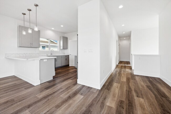 Building Photo - 22 Maiaku St