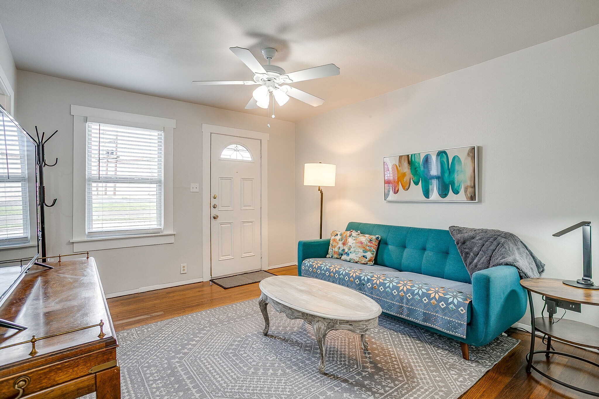 Building Photo - 1600 Belle Pl