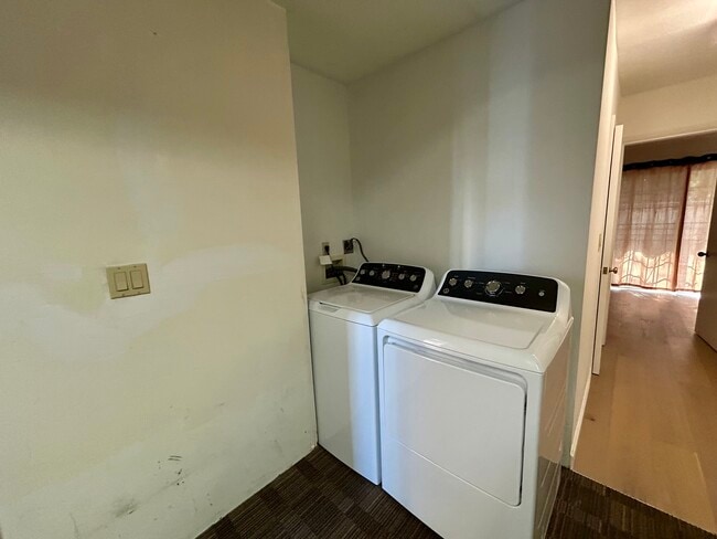 Building Photo - 57 Rebecca Ln