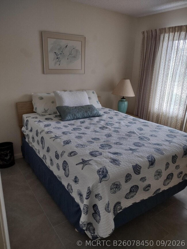 Building Photo - 5527 NE Gulfstream Way