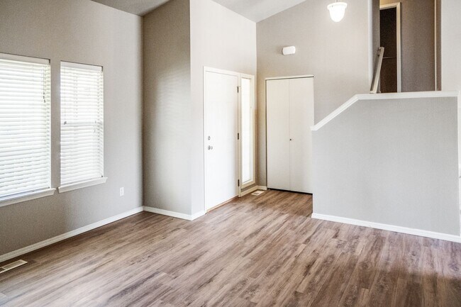 Building Photo - Beautiful Single Family Home Located on Th...
