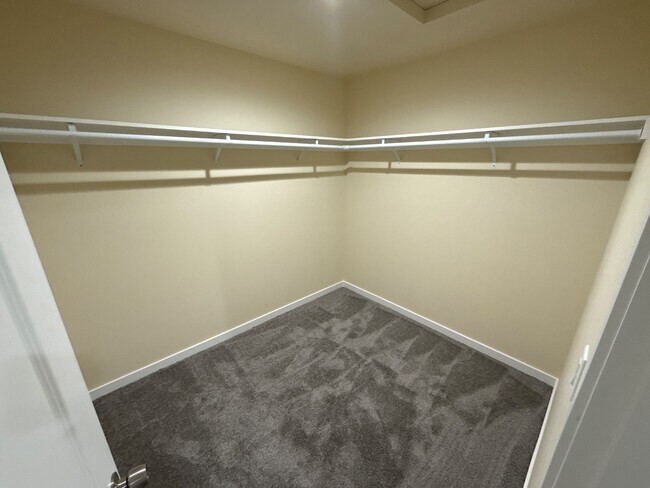 Building Photo - 9007 Nafizah Way