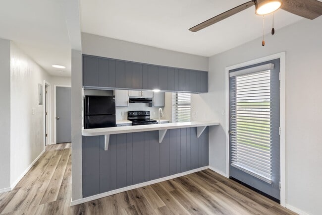 Building Photo - Renovated 1bed/1bath Apartment Home