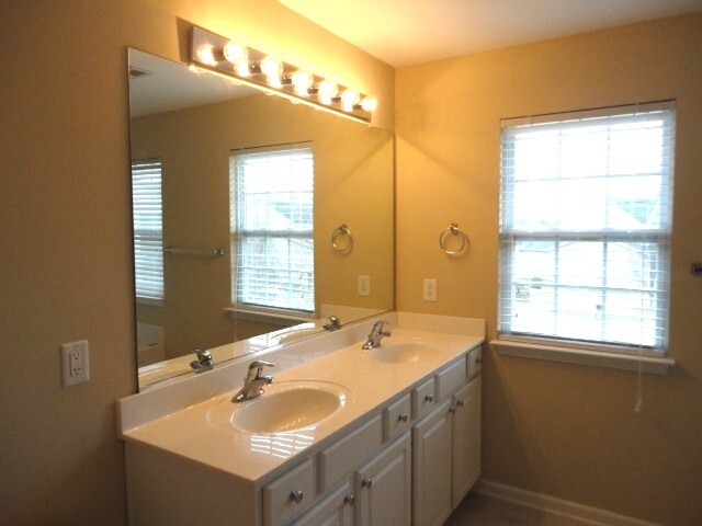 Building Photo - 690 Triple Crown Ct