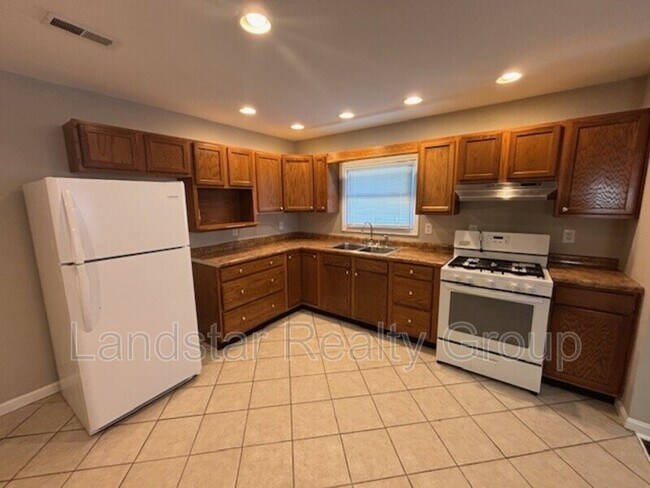 Building Photo - 5406 Catalina Ave