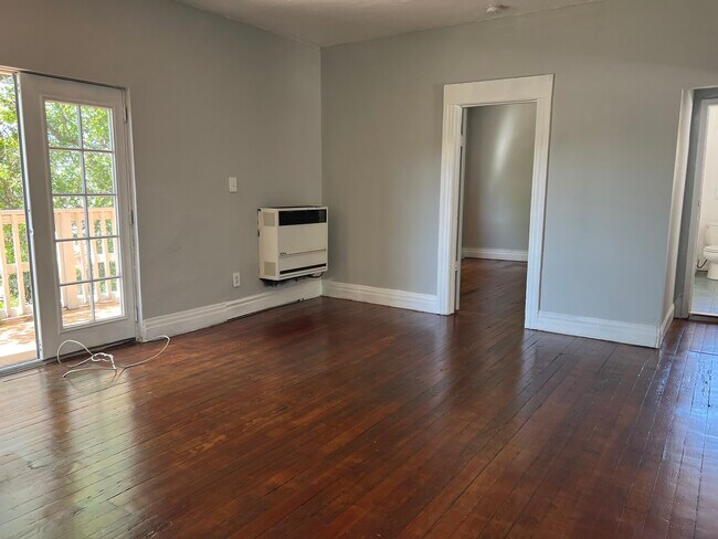 Living room - 411 Isabel St
