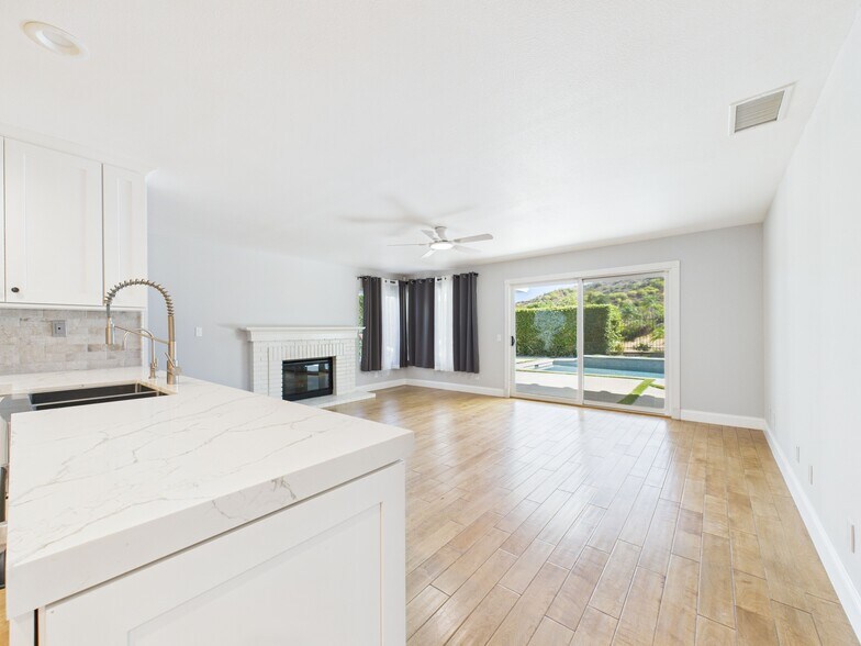 Main House Living Room - 29650 Kimberly Dr