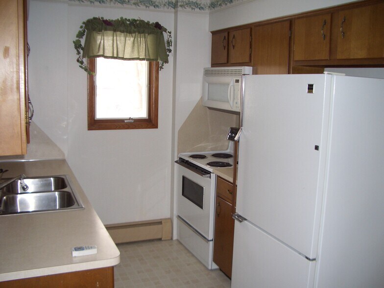 Building Photo - 438 Dakota St S