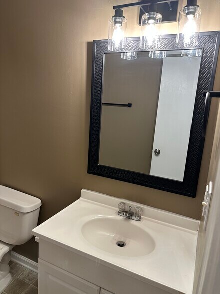 Building Photo - 511 Mansion St