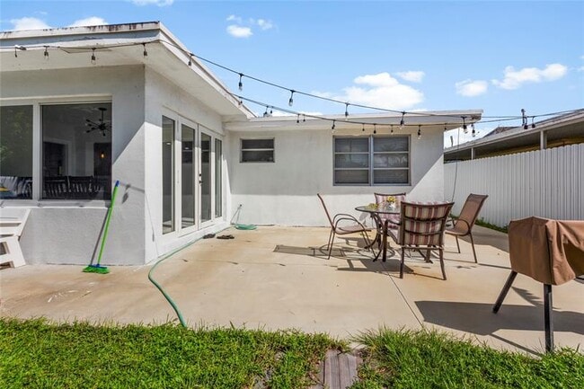 Building Photo - 8580 NW 11th Ct