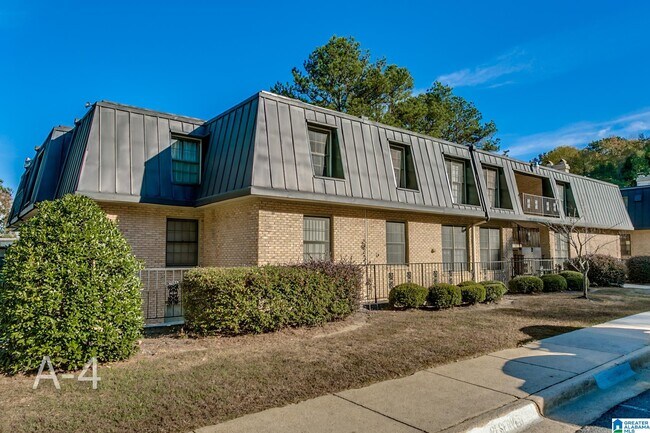 Building Photo - 1745 Jack Warner Pkwy